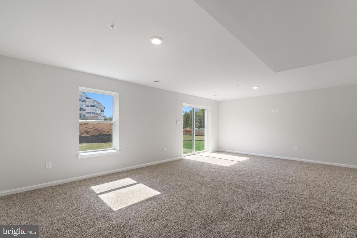 Empty room, Interior, Recessed Lighting