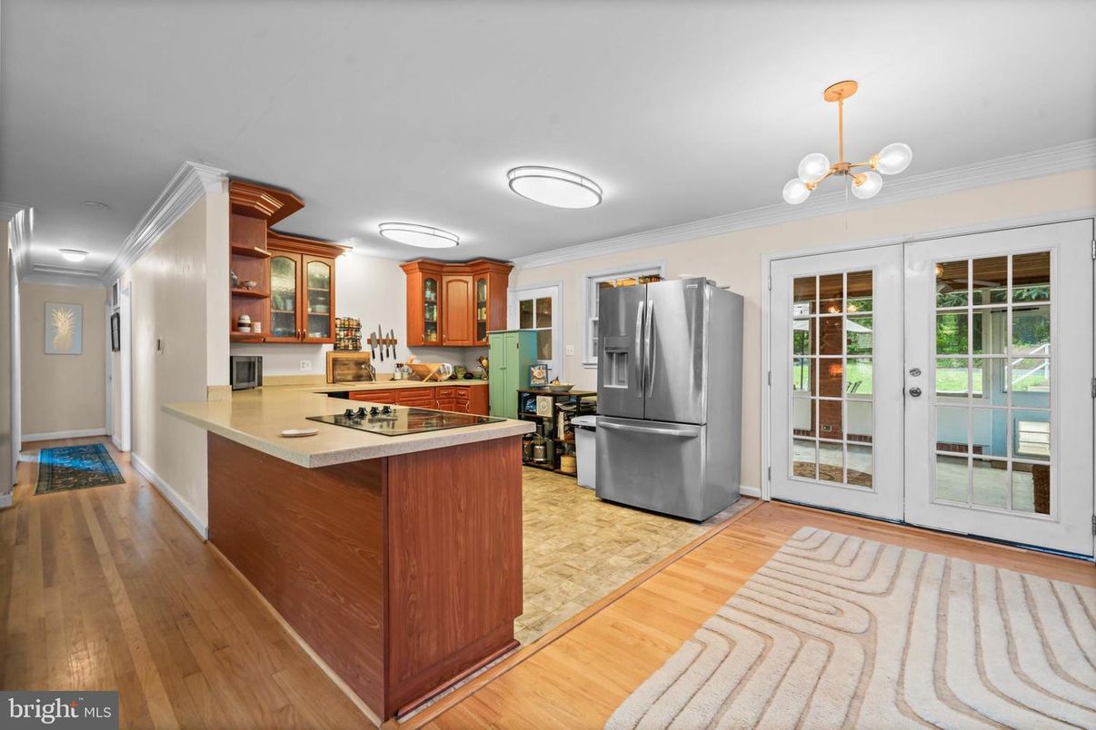 Interior, Kitchen, Pendant Lights, Wood Texture Flooring