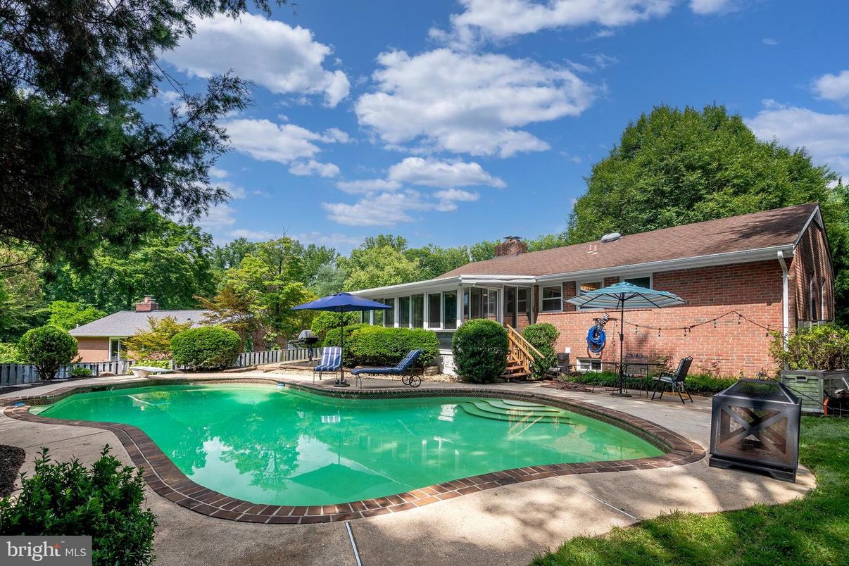 Exterior, Pool