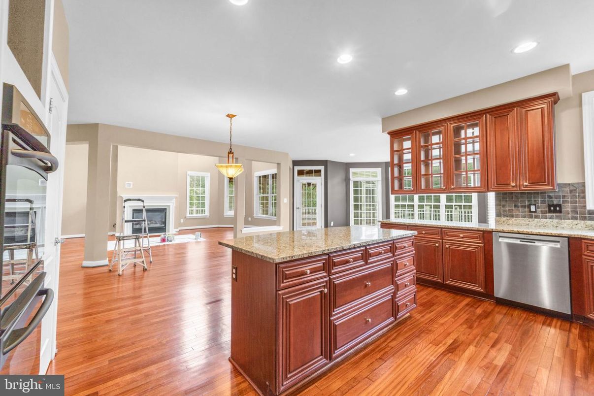 Fireplace, Interior, Kitchen, Pendant Lights, Recessed Lighting, Wood Texture Flooring