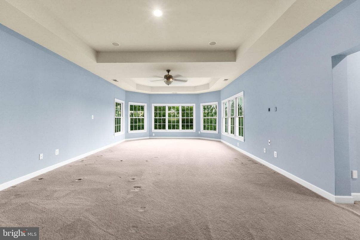 Empty room, Interior, Recessed Lighting