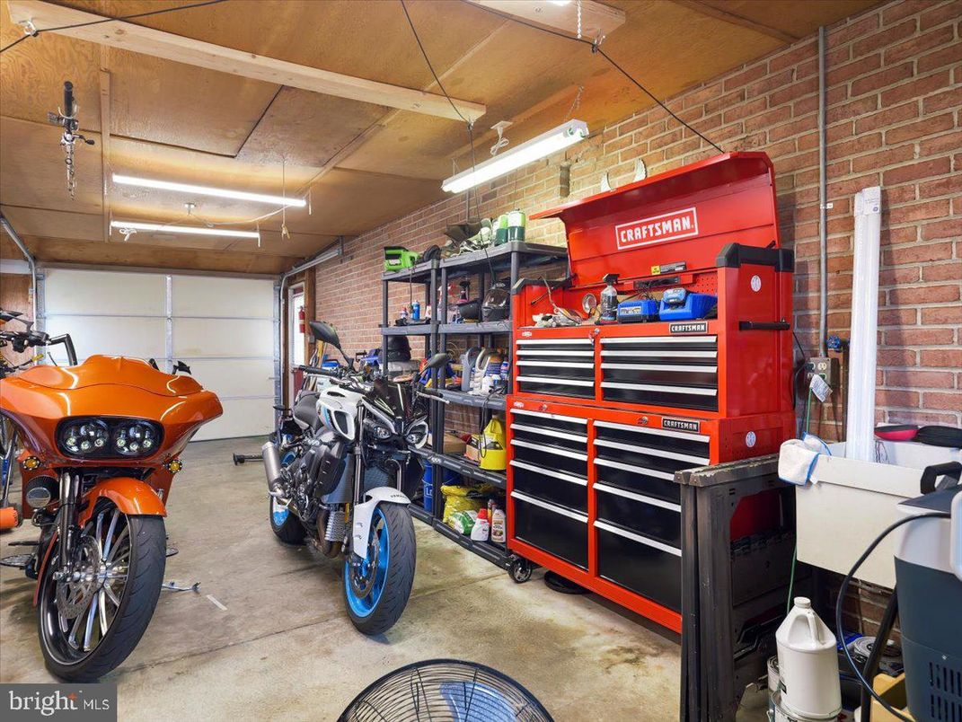 Garage, Interior, Stone Walls