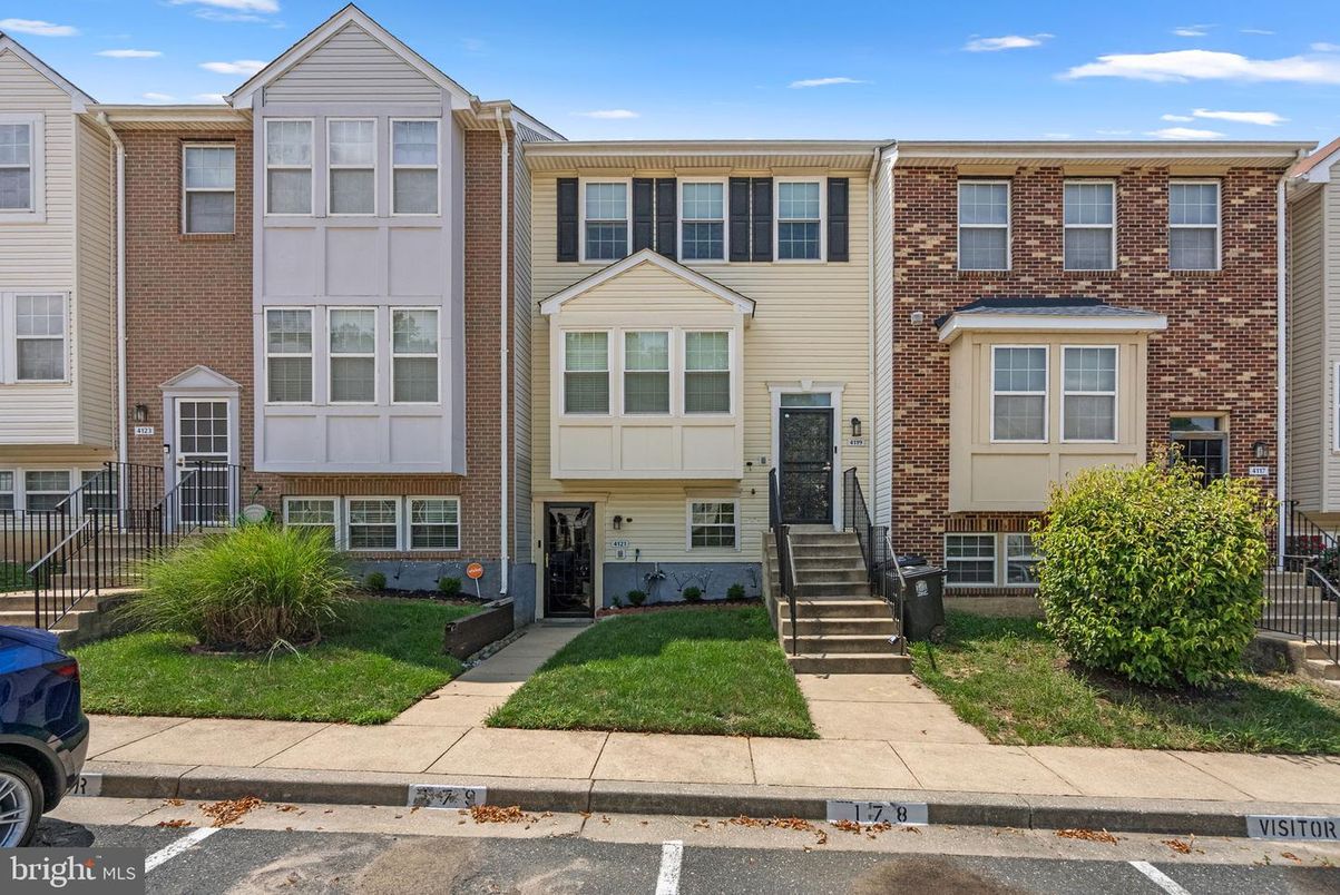 Exterior, Facade, Brick Facade, Rowhouse