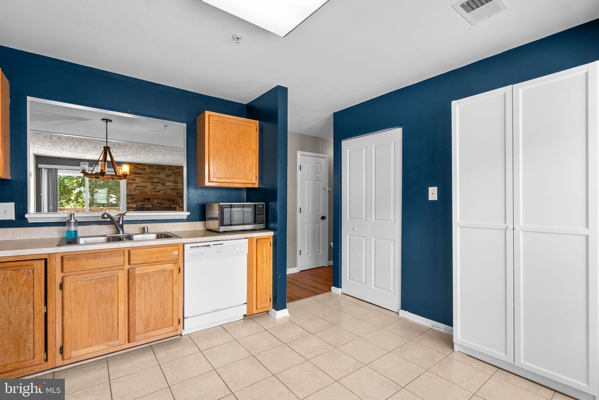 Interior, Kitchen, Pendant Lights, Wood Texture Flooring