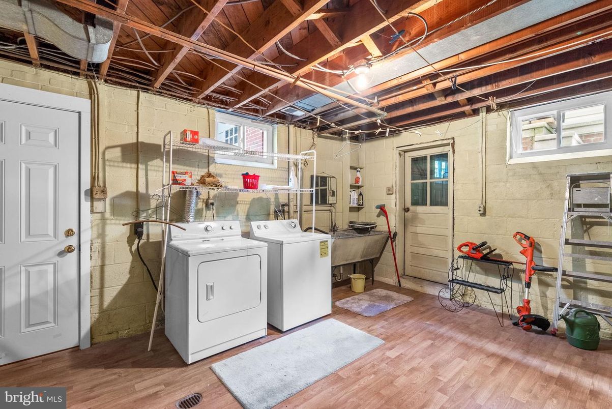Interior, Washer, Wooden Beams, Wood Texture Flooring