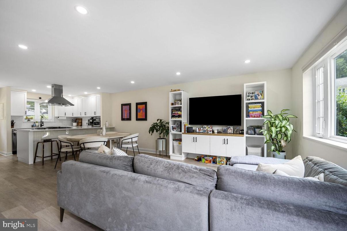 Dining room, Interior, Kitchen, Living room, Recessed Lighting, Stainless Steel Appliances, Wood Texture Flooring