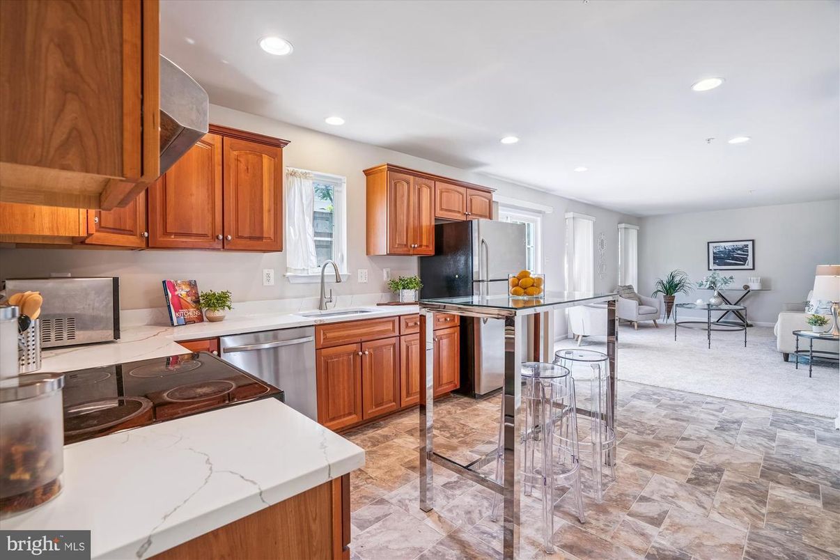 Dining room, Interior, Kitchen, Recessed Lighting, Stainless Steel Appliances