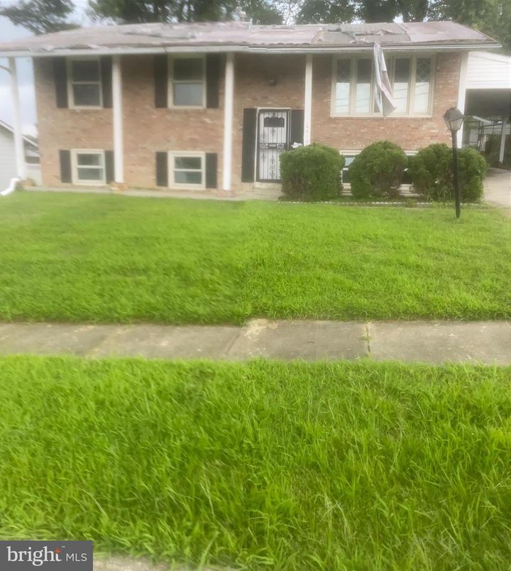 Backyard, Exterior, Facade, Raised Ranch