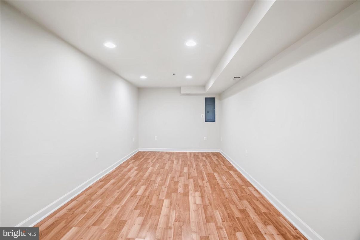 Empty room, Interior, Recessed Lighting, Wood Texture Flooring