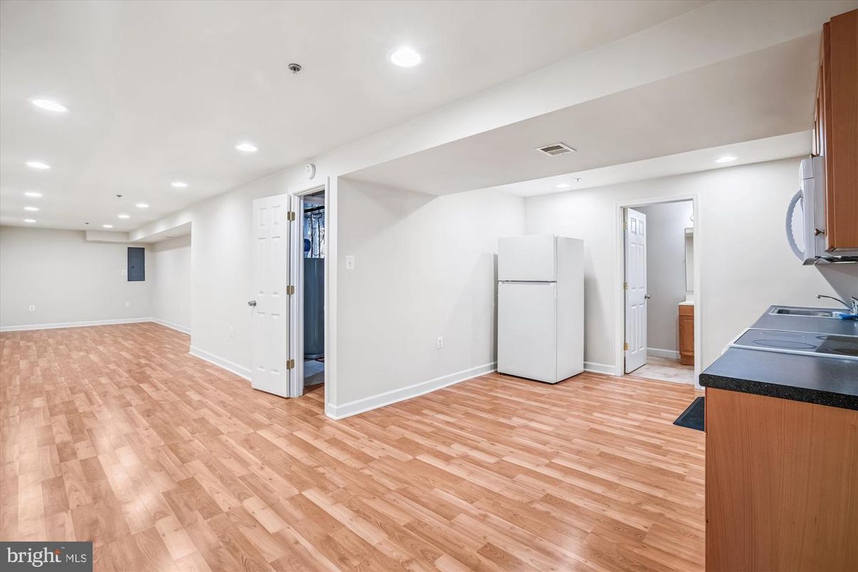 Empty room, Interior, Kitchen, Recessed Lighting, Wood Texture Flooring