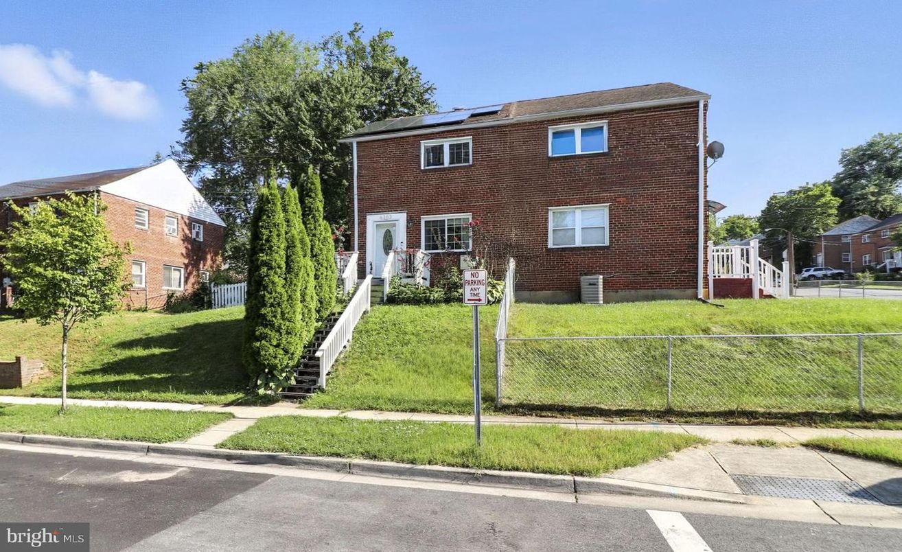 Exterior, Facade, Brick Facade, Solar Panels, Georgian