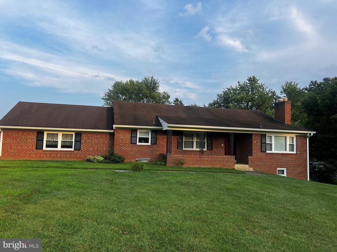 Exterior, Facade, Brick Facade, Cape Cod