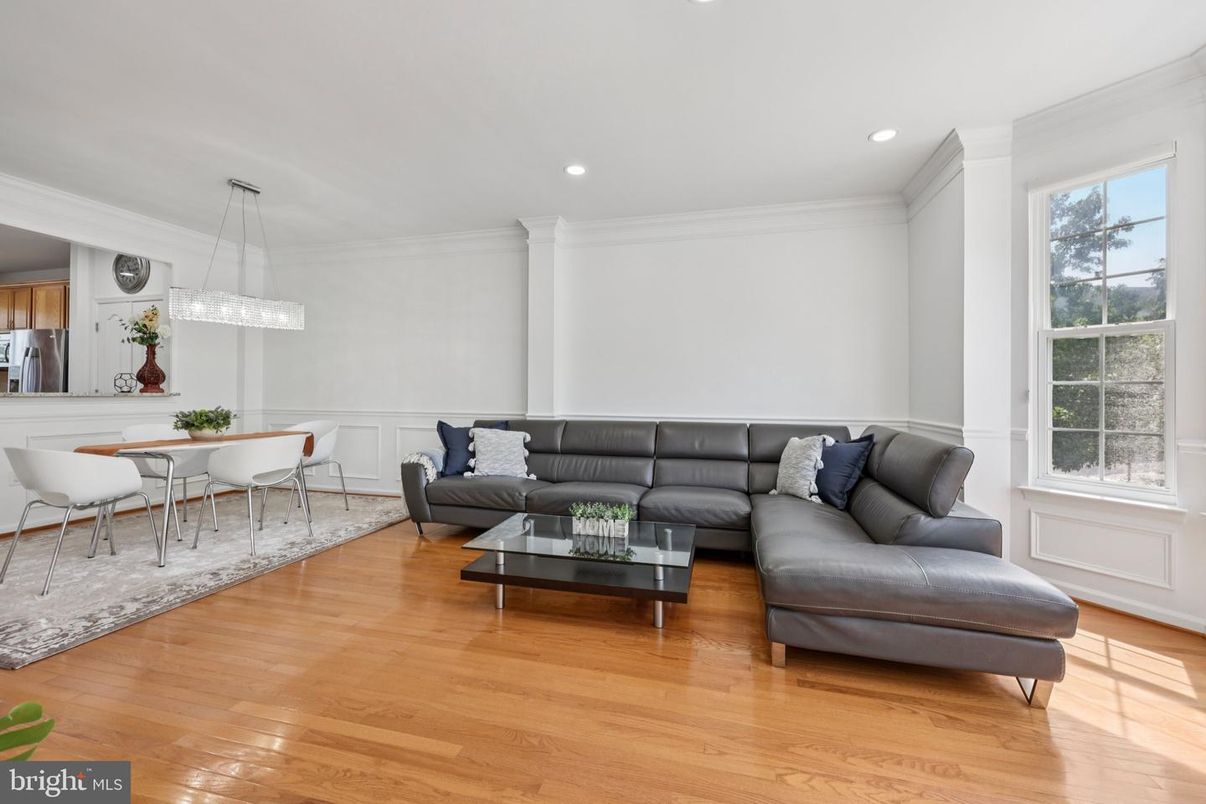 Dining room, Interior, Living room, Pendant Lights, Recessed Lighting, Wood Texture Flooring