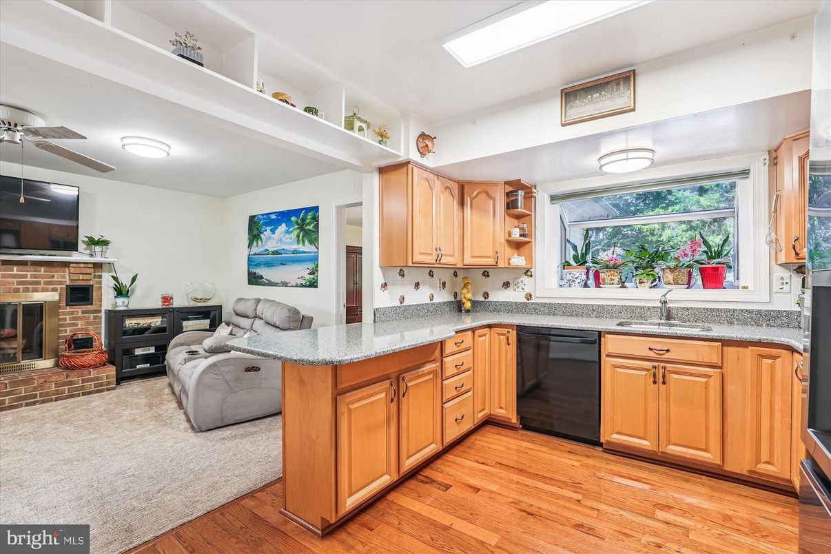 Fireplace, Interior, Kitchen, Wood Texture Flooring