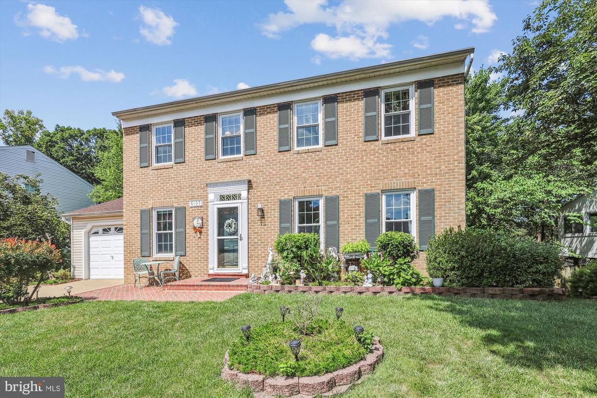 Backyard, Detached Garage, Exterior, Facade, Brick Facade, Georgian