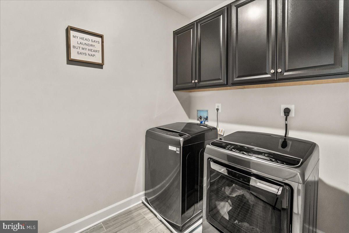 Interior, Washer, Wood Texture Flooring