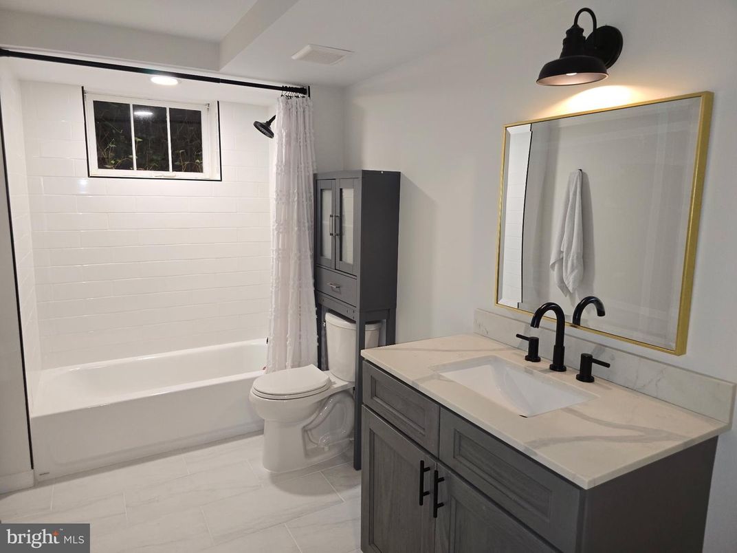 Bathroom, Interior, Recessed Lighting
