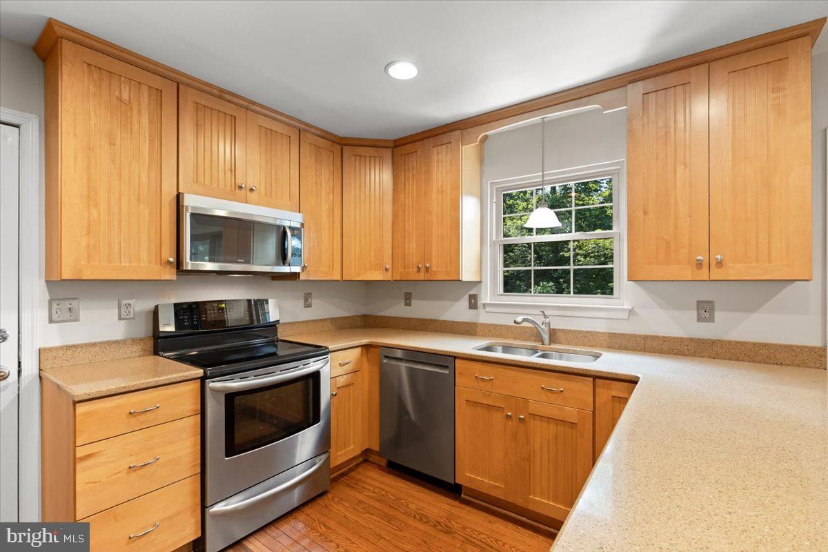 Interior, Kitchen, Pendant Lights, Recessed Lighting, Wood Texture Flooring