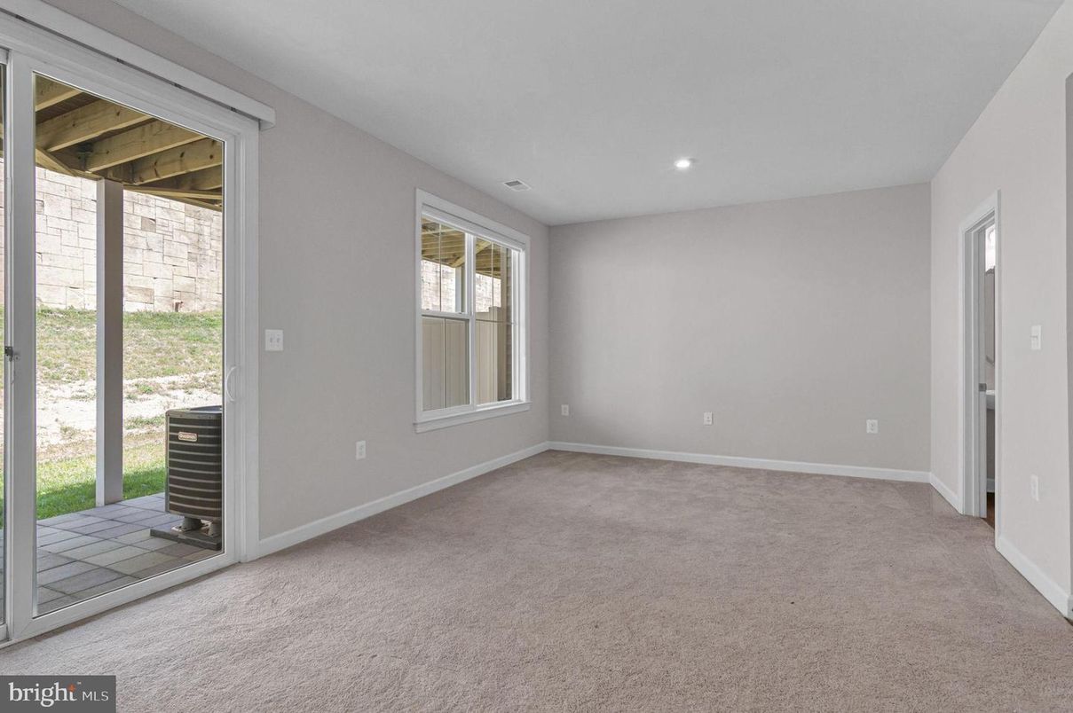 Empty room, Interior, Recessed Lighting