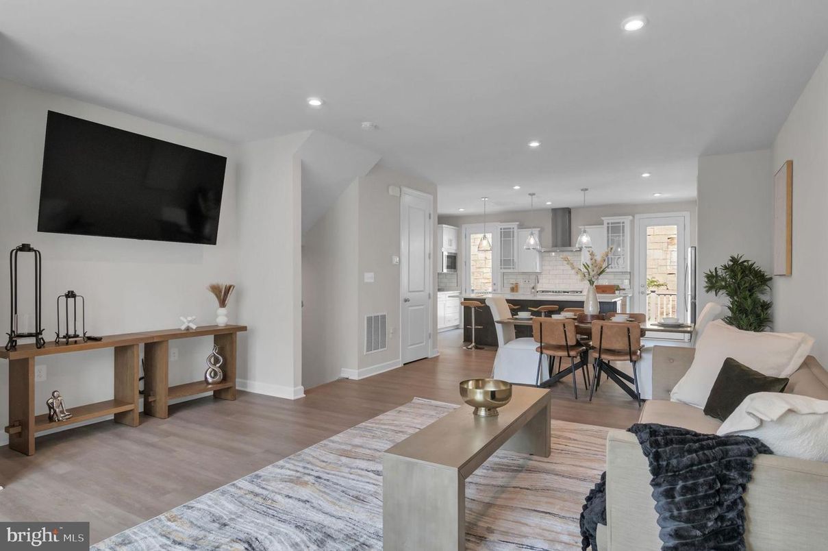 Dining room, Interior, Kitchen, Living room, Pendant Lights, Recessed Lighting, Wood Texture Flooring