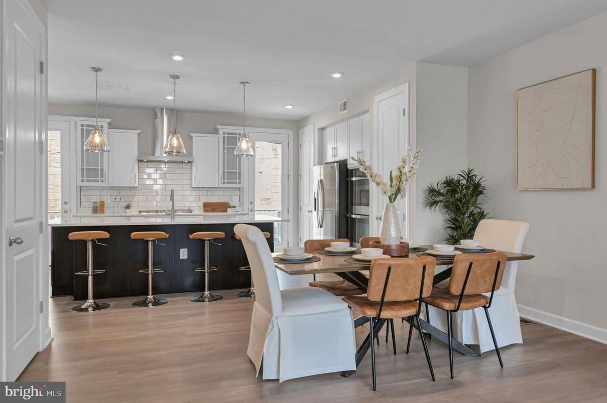 Dining room, Interior, Kitchen, Pendant Lights, Recessed Lighting, Wood Texture Flooring