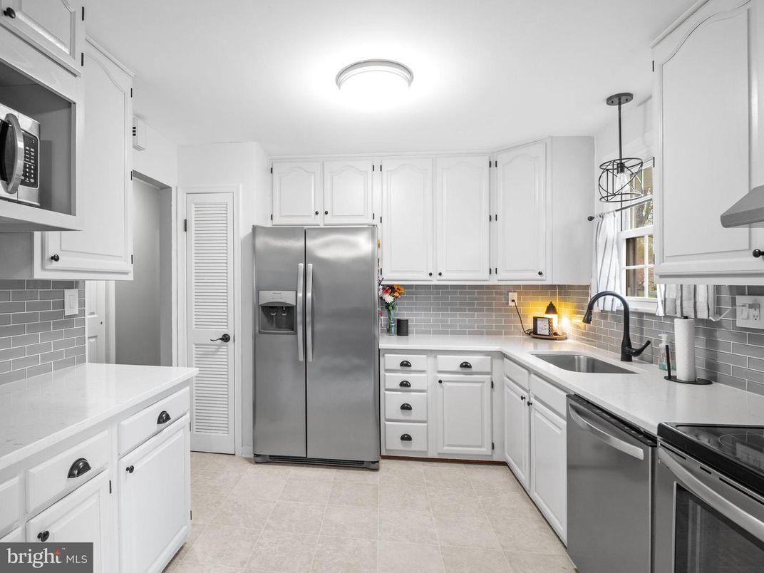 Interior, Kitchen, Pendant Lights, Stainless Steel Appliances