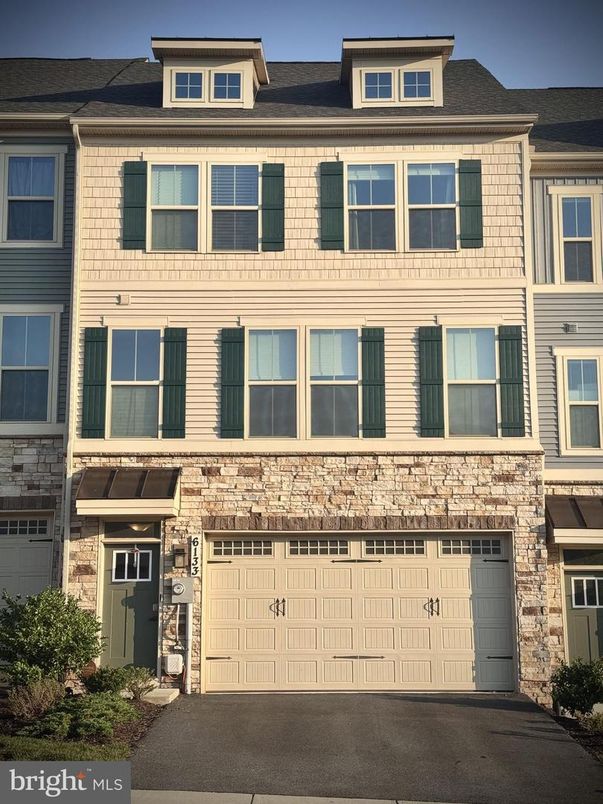 Attached, Exterior, Facade, Rowhouse