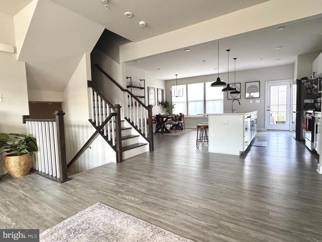 Dining room, Interior, Kitchen, Pendant Lights, Recessed Lighting, Wood Texture Flooring