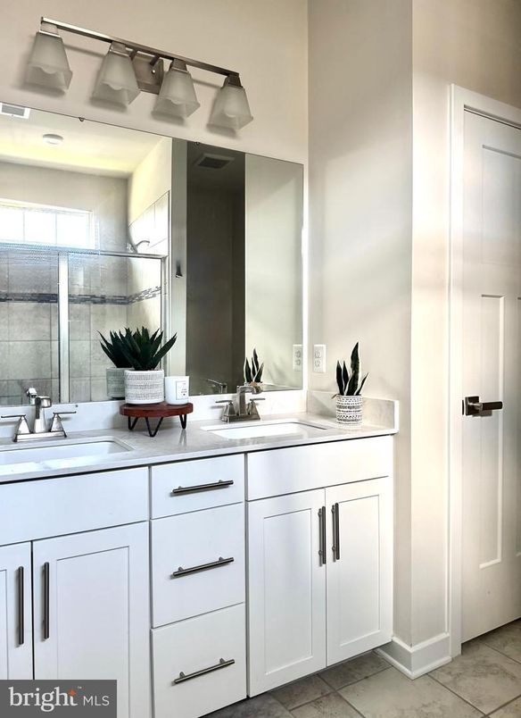 Bathroom, Dual Sink Vanities, Interior