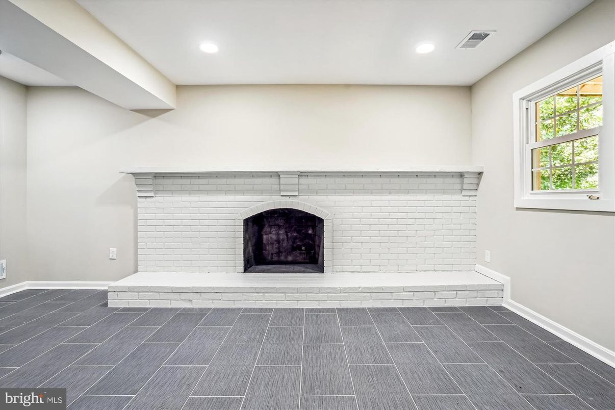 Fireplace, Interior, Recessed Lighting