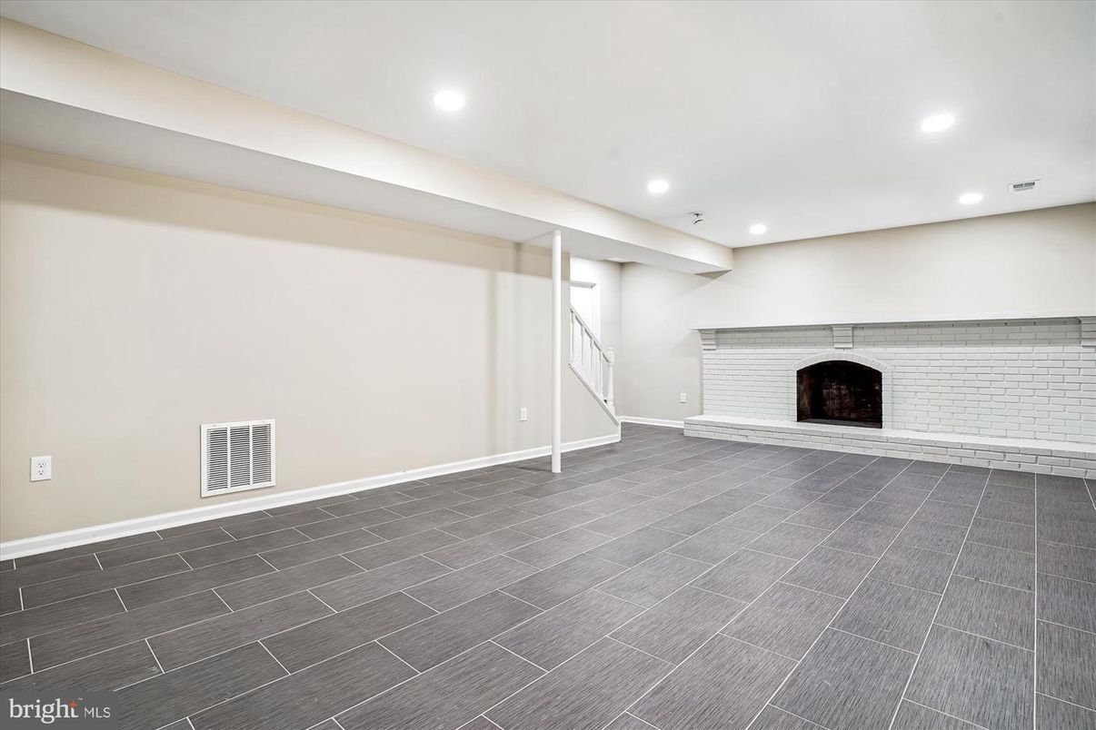 Empty room, Fireplace, Interior, Recessed Lighting