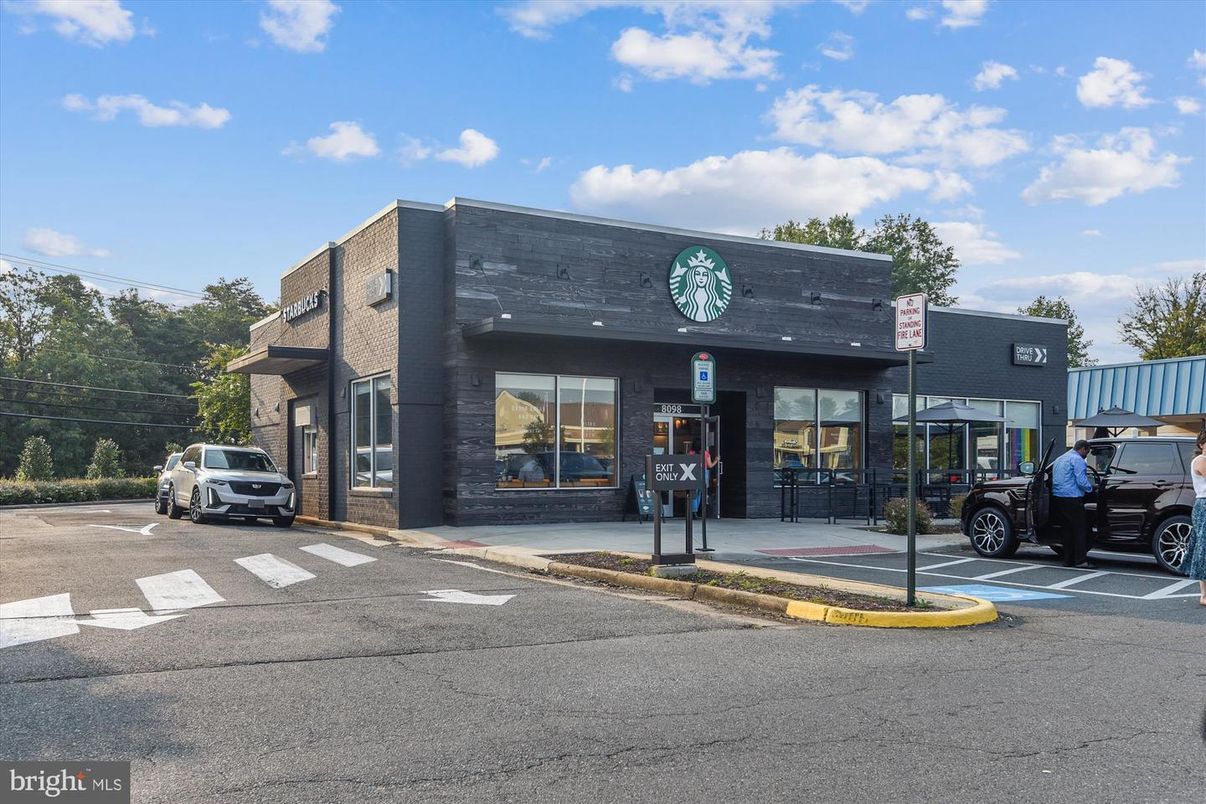 Exterior, Facade, None