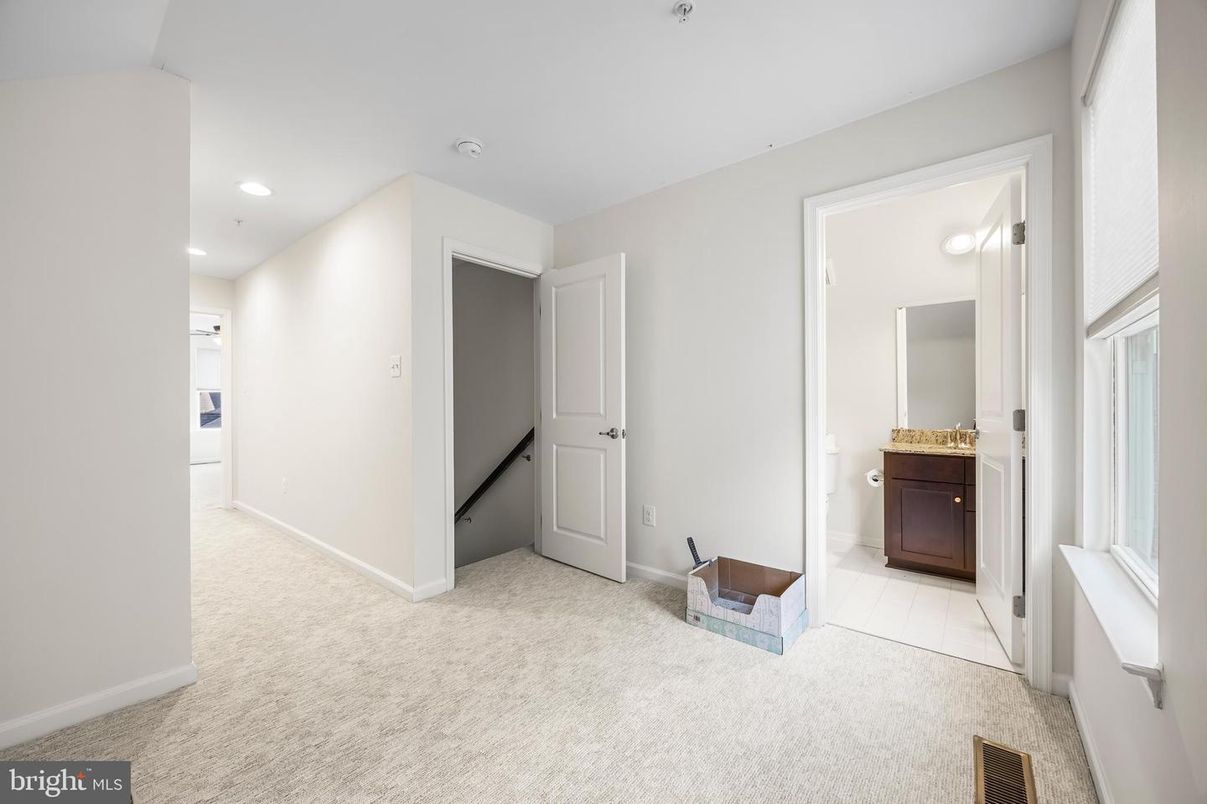 Bathroom, Empty room, Interior, Recessed Lighting
