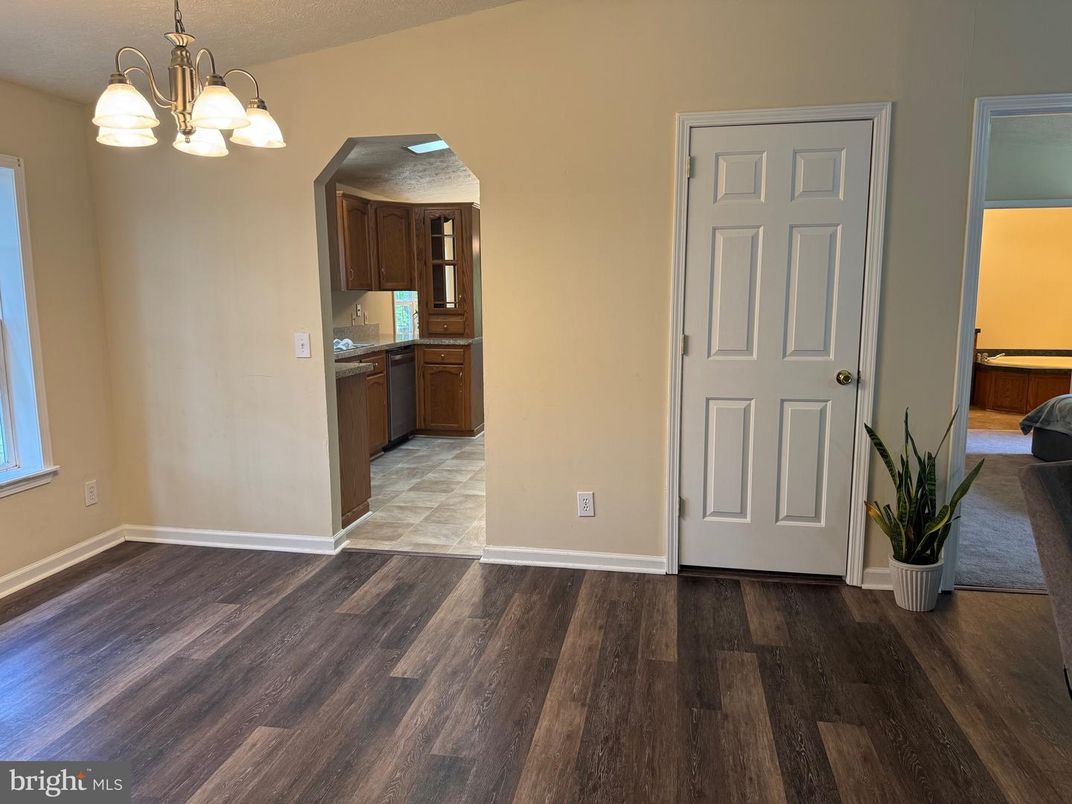 Chandelier, Interior, Kitchen, Wood Texture Flooring
