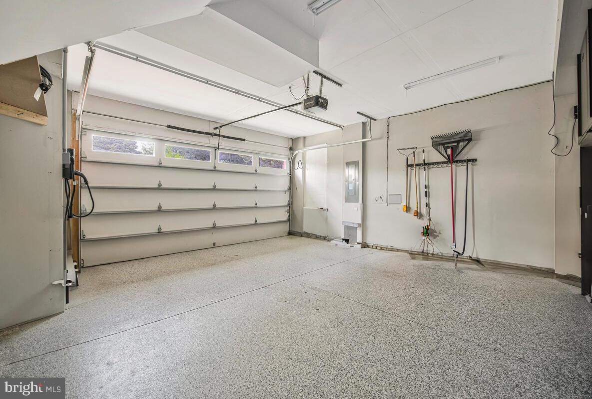 Garage, Interior