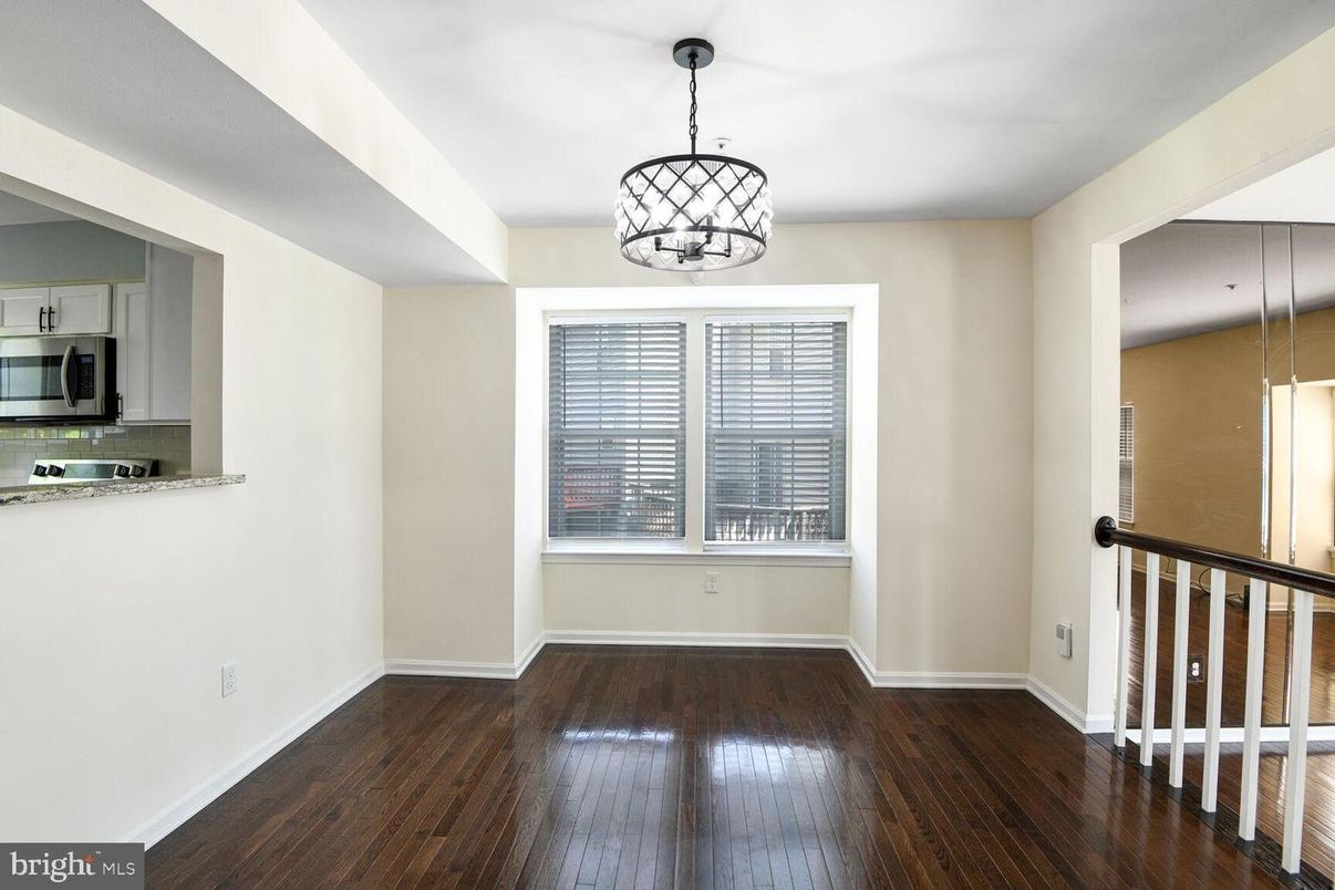 Empty room, Interior, Pendant Lights, Wood Texture Flooring