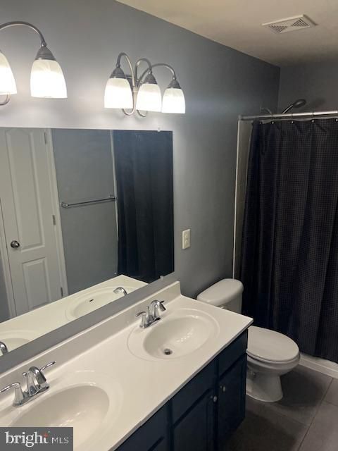 Bathroom, Dual Sink Vanities, Interior
