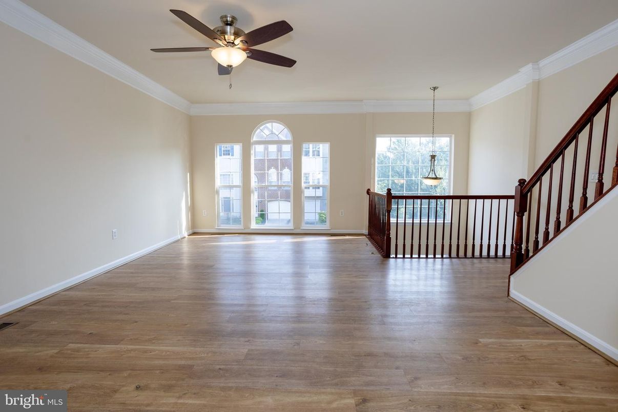 Empty room, Interior, Pendant Lights, Wood Texture Flooring