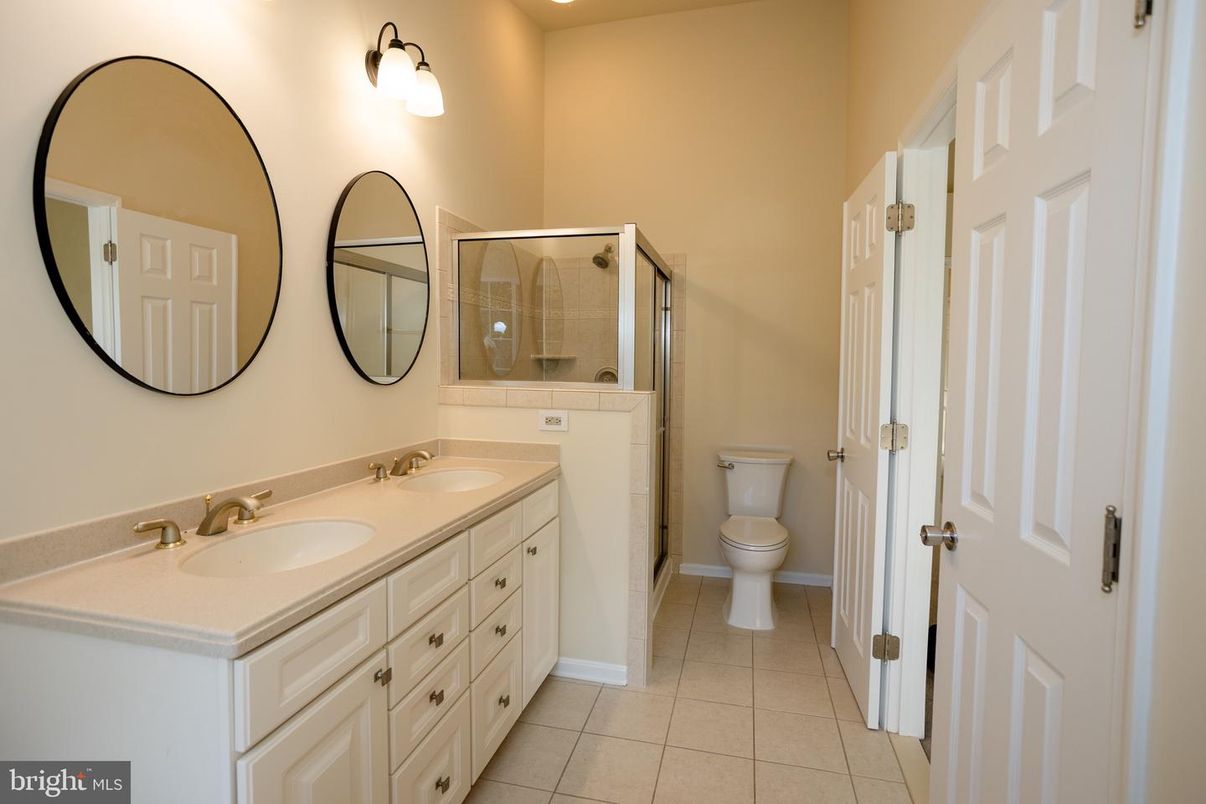 Bathroom, Dual Sink Vanities, Interior, Recessed Lighting