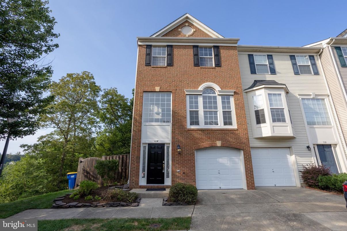 Attached, Exterior, Facade, Brick Facade, Rowhouse