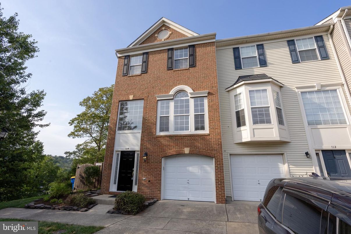 Attached, Exterior, Facade, Brick Facade, Rowhouse