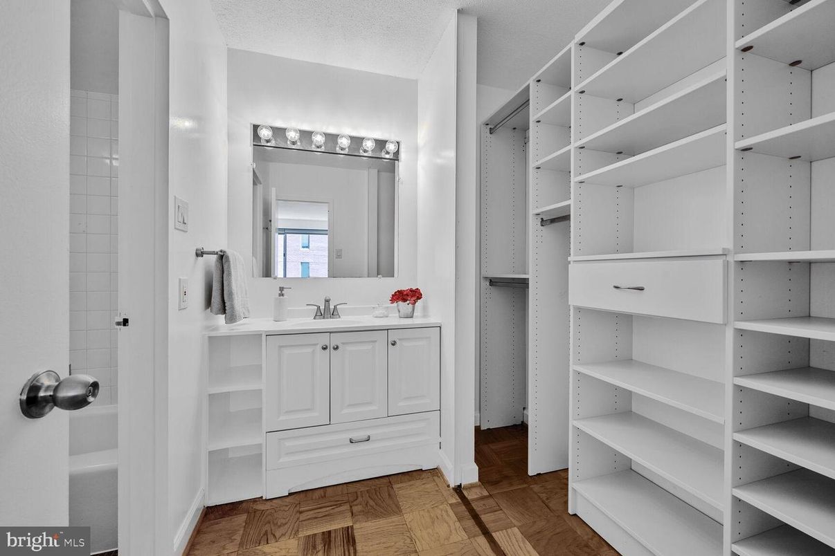 Interior, Walk-in Closets, Wood Texture Flooring