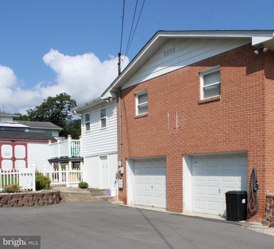 Attached, Exterior, Facade, Brick Facade, Rowhouse