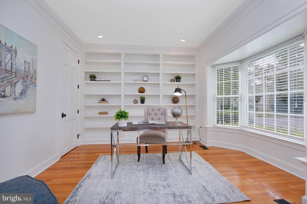Home Office, Interior, Recessed Lighting, Wood Texture Flooring