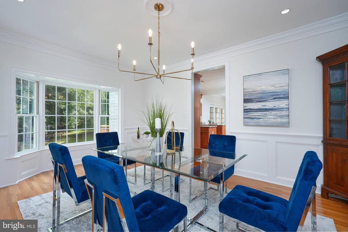 Chandelier, Dining room, Interior, Recessed Lighting, Wood Texture Flooring