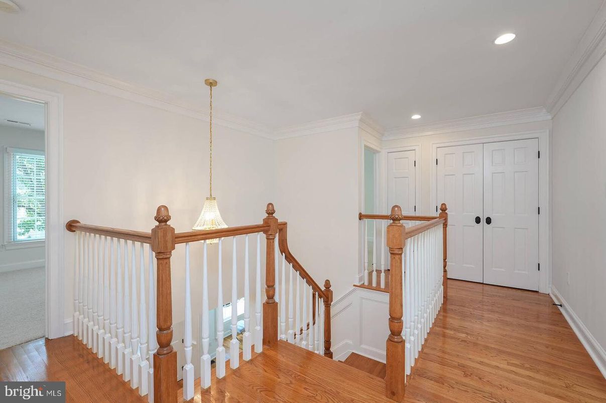 Interior, Pendant Lights, Recessed Lighting, Wood Texture Flooring