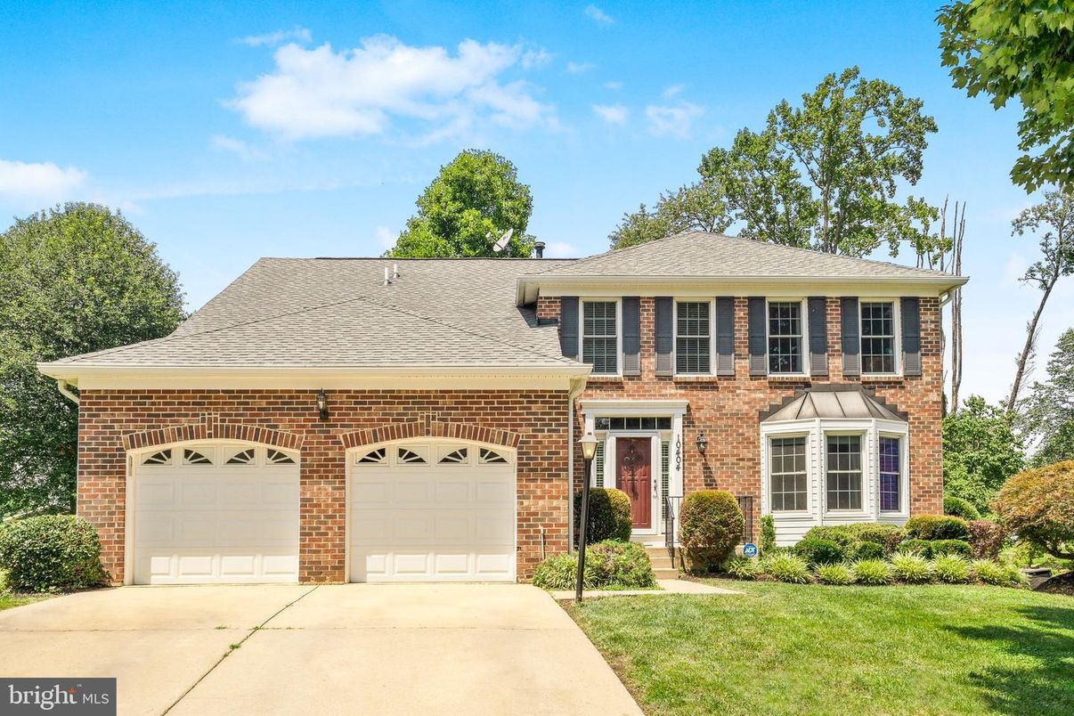 Attached, Exterior, Facade, Brick Facade, Georgian