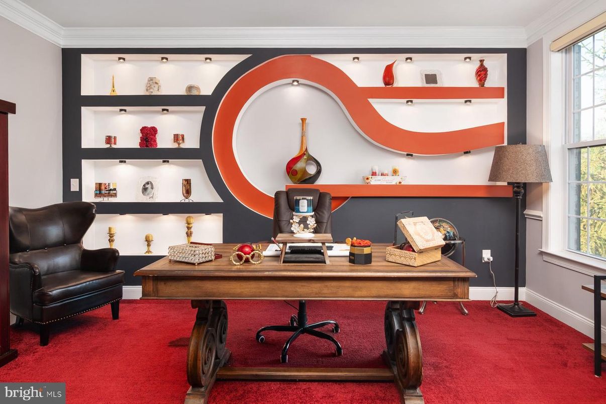 Home Office, Interior