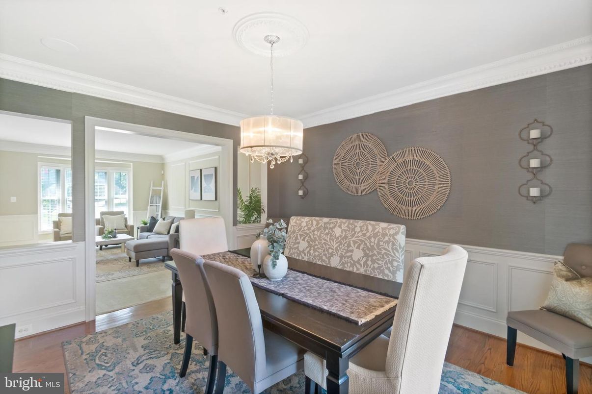 Chandelier, Dining room, Interior, Living room, Pendant Lights, Wood Texture Flooring