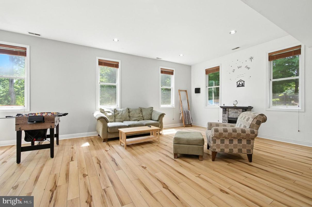 Game Room, Interior, Living room, Recessed Lighting, Wood Texture Flooring